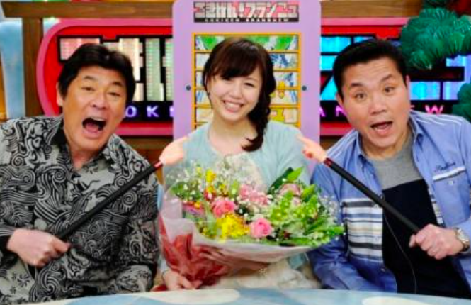 「ごきげん！ブランニュ」で結婚を祝福される（左から）赤井英和、桂紗綾、トミーズ雅