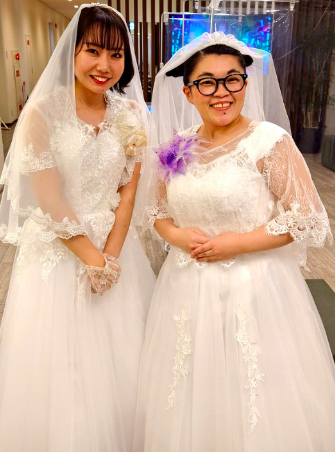 ウェデイングドレス姿の岡田直子
