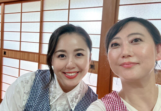 桂紗綾（左）と友近