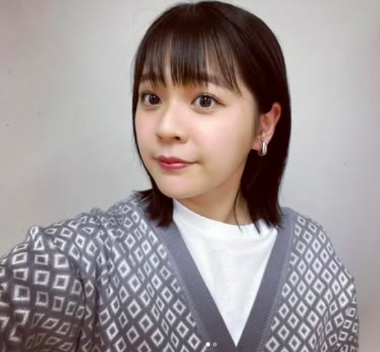 髪をショートにした谷元星奈