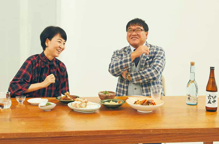 出身地の福岡の魅力について語る元村有希子（左）とカンニング竹山