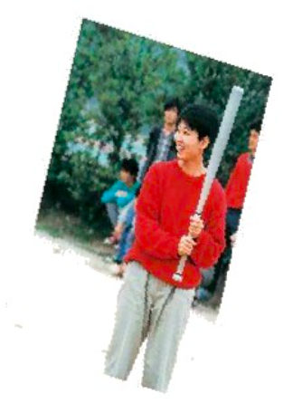 大学の新入生歓迎会の元村有希子（18歳）