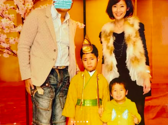 武川智美と息子（長男・次男）と旦那