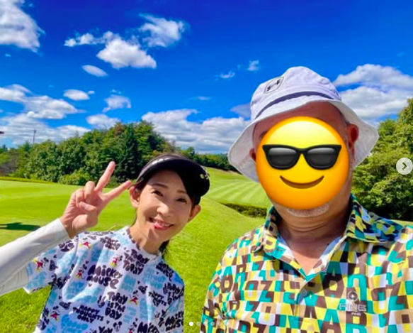 武川智美（左）と旦那（右）