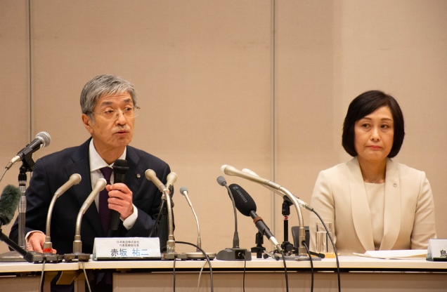 社長就任が決まり会見をする鳥取三津子