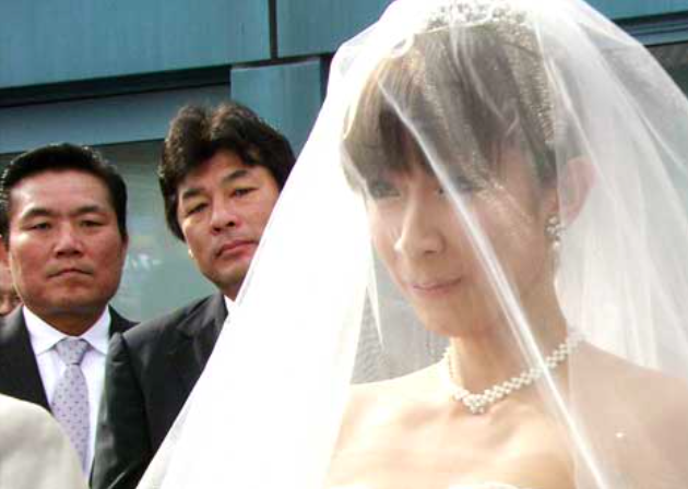 小寺右子のUSJでの結婚式に参列するトミーズ雅と赤井英和