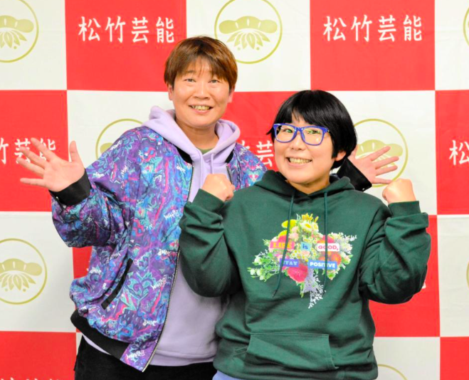 チキチキジョニーの岩見真利（左）と石原祐美子（右）