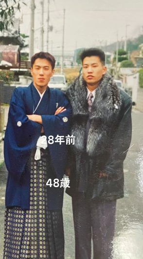 七井貴行（左）と双子の弟（右）
