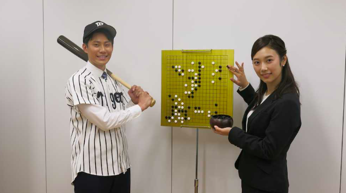 新人アナウンサー時代の三ツ廣政輝（左）