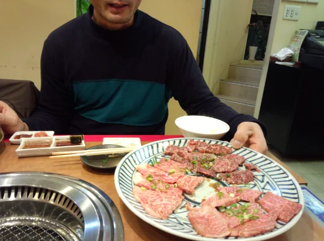 誕生日に焼肉を食べに行った小川恵理子と旦那