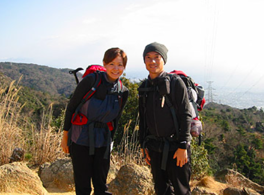 若い頃の小縣裕介（右）と武田和歌子（左）