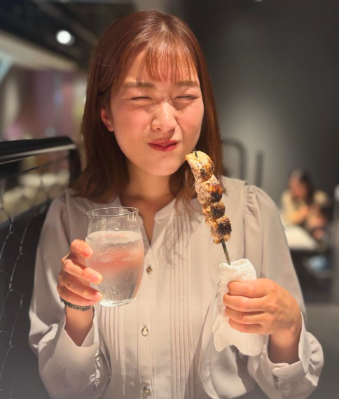 堀内美里の左手薬指に指輪はみられない