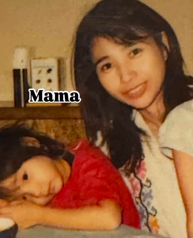 愛甲ひかりの幼少期と母親