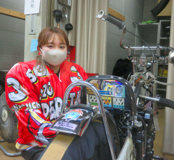 新井日和と愛車