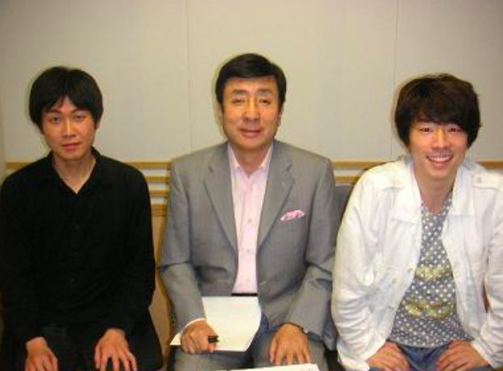 60歳代前半の頃の手嶋龍一（中央）