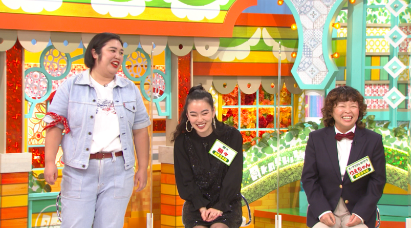 「痛快！明石家電視台」に出演するオーサカクレオパトラりえちゃん（右端）