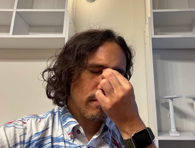 野村雅夫の左手薬指に指輪はみられない