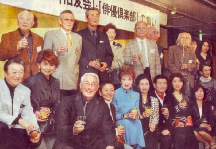 2007年の芦川いづみ（前列左から2番目）